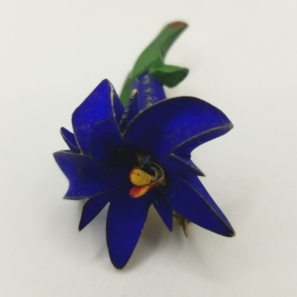 Gentian Violet Lily Mid Century Brooch Pin 30s Painted C Hook Closure Blue Vtg - Picture 5 of 12